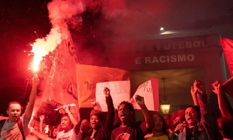 احتجاجات أمام قنصلية إسبانيا في ساو باولو بسبب فينيسيوس